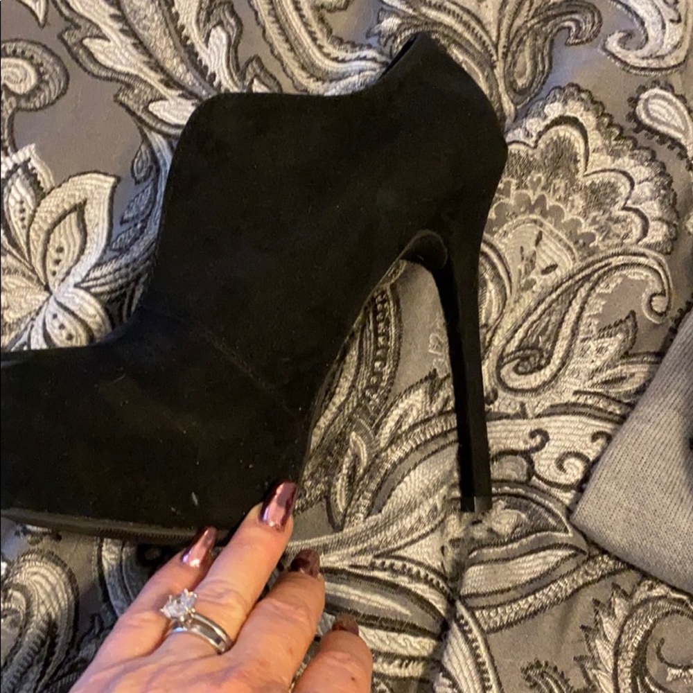 Pumps - Picture 3 of 5